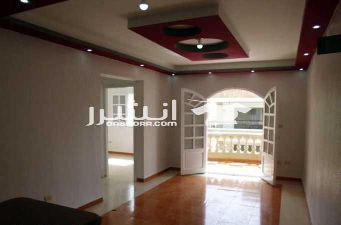 شقة هاي لوكس بالتقسيط بجوار البحر مباشره في شاطئ النخيل عبارة عن : 2 غرفه + حمام + ريسبشن + صاله توزيع للغرف + مطبخ امريكي + فرندا المساحة 90 متر ﹕ حصة في الارض مسجلة في عقود الملكيه الطابق الخامس...