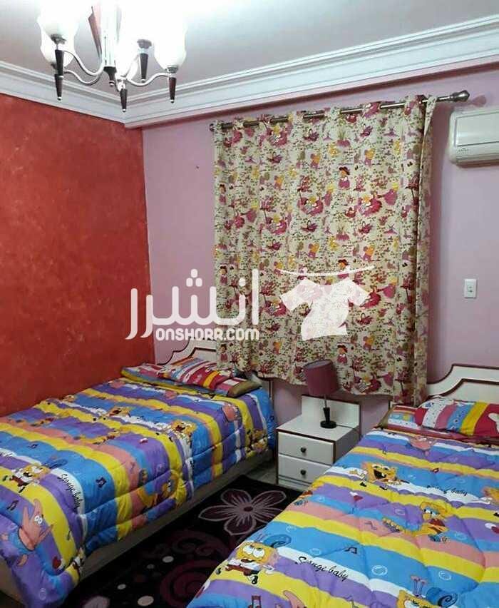شقه 150م مفروشه هاي سوبر لوكس امام فندق جولدن بلازا 3 غرف نوم و ريسبشن 3 قطع وحمام ومطبخ امريكاني الدور التاسع ويوجد اسانسير موقع تحفه ارض الجولف وتطل علي فندق جولدن بلازا للايجار اليومي 650 ج ل...