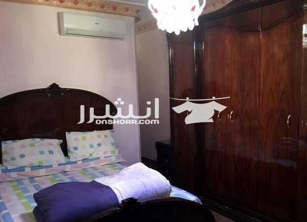 شقة مفروشة للايجار بمنطقة سموحة بالقرب من جميع الخدمات(خطوات من فوزى معاذ ) الكود : 2532 هو أسهل وسيله للإستعلام عن العرض تشطيب سوبر لوكس - غير مجروحة - كاملة العدادات عمارة شيك و مدخل راقى - ام...