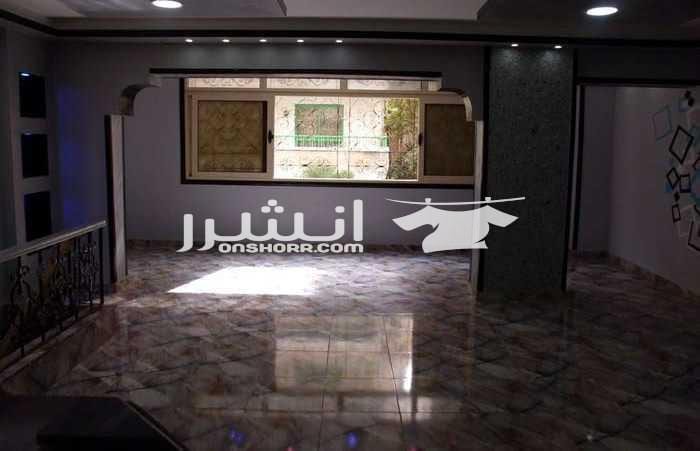 شقة دوبلكس 300 متر طابقين الترا لوكس خامس نمرة للبحر عبارة عن : 3 غرفه + 4 حمام + 3 ريسبشن + 2 صاله توزيع للغرف + صاله استقبال + 2 مطبخ امريكي + تيراك وتيراس خاص مزود بحمام سباحة للأطفال المساحة 3...
