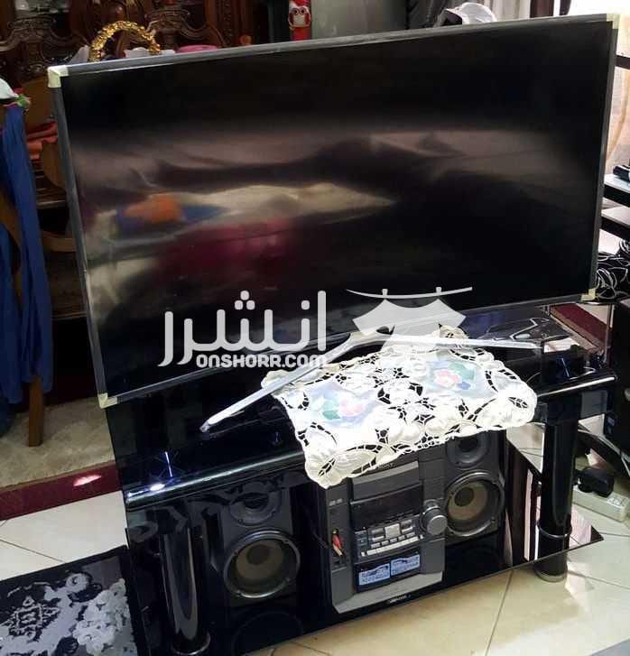 شاشة سامسونج جديدة بالكرتونة والاستيكر 49 كيرف سمارت شاشة استعملت شهرين جديدة بالاستيكر ومشتمالتها البيع لظروف عالجية طارئة
