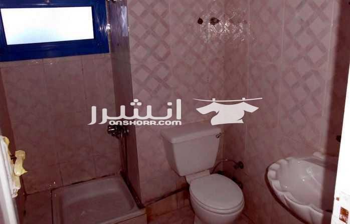 شالية 130 متر سوبر لوكس في شارع رئيسي مسجل بجوار الخدمات عبارة عن : 2 غرفه + حمام + ريسبشن + صاله توزيع للغرف + مطبخ امريكي + تراس بمدخل خاص + تراك خاص بالشالية المساحة 130 متر ﹕ حصة في الارض مسجل...