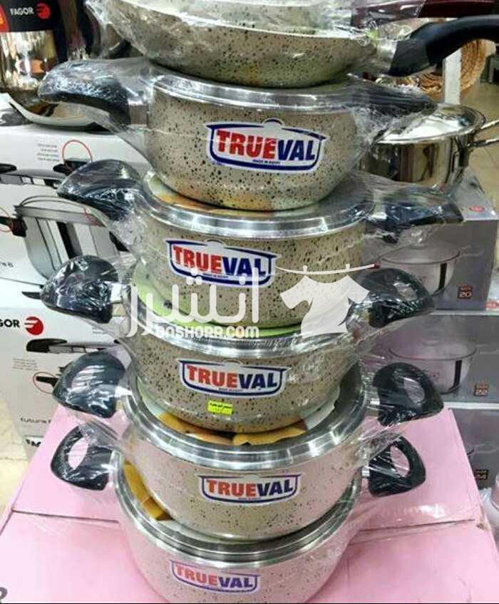 طقم جرانيت اصلى12قطعه تروفال الزنوكى جديد كامل الطقم الاصلى الجرانيت 12قطعه تروفال الزنوكى محفور trueval يتكون من 5 حلل 24 22 20 18 16