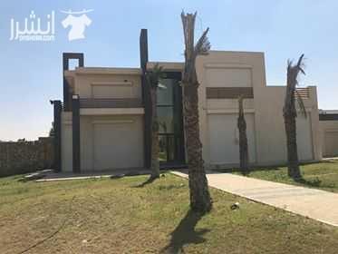 المكان بجمعية أحمد عرابي خلف كارفور العبور للايجار قانون جديد يفضل للاجانب مطلوب ٢٥٠٠ دولار شهريا عدد الغرف 4 غرف عدد الحمامات ثلاثة جناح خاص للمربية خارج الفيلا بمدخل خاص وجناح اخر خاص منفصل للسائق...