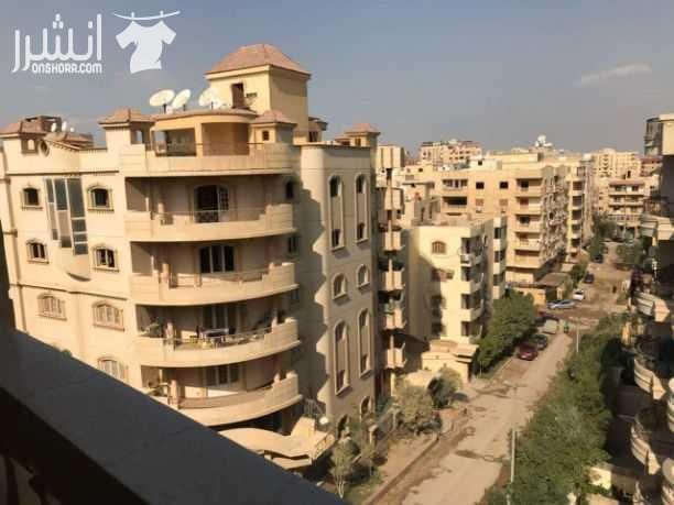 الترا سوبر لوكس - 210م حدائق الاهرام - منطقة د الدور الرابع بعد البدروم والارضي ( بالرخصة ) وكمان الروف ساكن يعني مش هتحتاج عازل كهربه - غاز - اسانسير- ميه - العمارة ساكنه مكنونه من / 3 غرف - رسي...