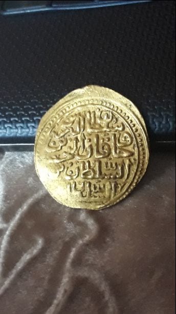 بآعلي سعر في مصر كله. نشتري و بجديه و امانه. .المليون العراقي او اي تذكارات ملكي للملك فاروق و فؤاد و السلطان حسين كامل و كل العملات الملغيه و التذكارية و الورقيه و النياشين و الاوسمه و المدليات الت...