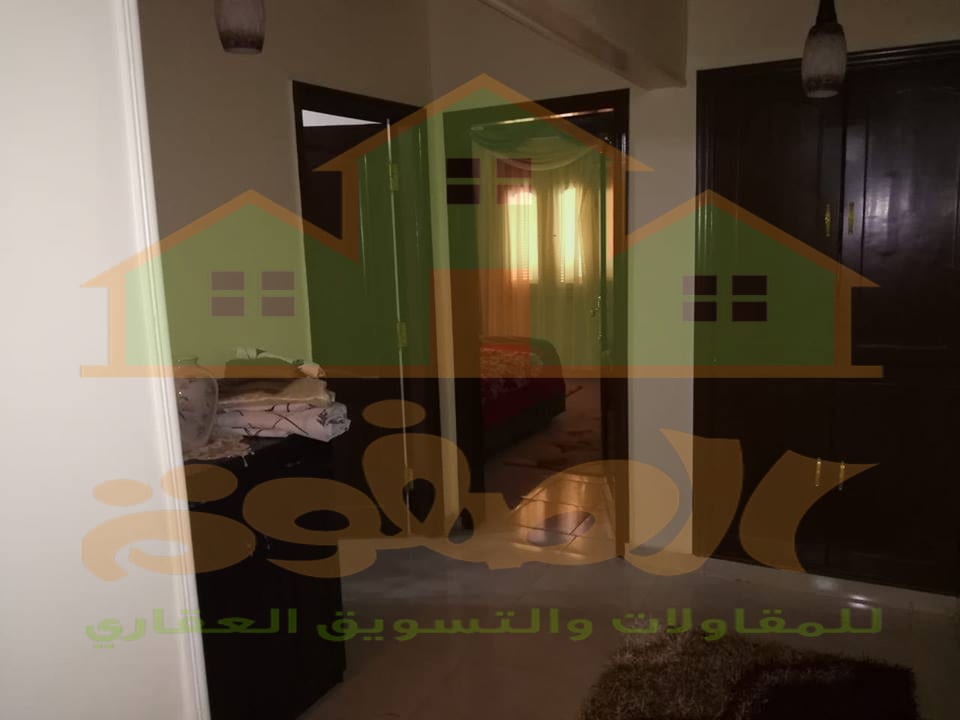 كود 3183
شقه مساحه 174 م دور ارضي
3 غرف ورسيبشن قطعتين ومطبخ وحمام و2 بلكونه العمارة واجهه تشطيب سوبر لوكس
كمبوند امن وحراسه حدائق مسجد ملعب للاطفال اسانسيرات مدخل رخام بوابات سوكريت
جراج خاص...