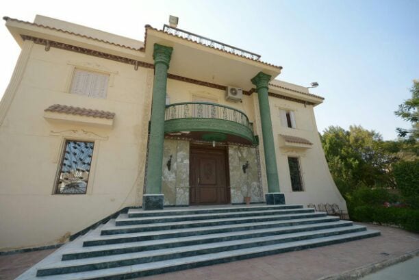 للبيع عزبة مساحتها 34 فدان بها قصرين كبار و3 حمامات سباحه وجنينه كبيره جدا مزروع فيها كل انواع الفاكهه والخضار واسبا كبير يوجد فيه كل ما تحتاجه للرياضه سونا وجاكوزي كبير
وفيلا سكن خاص للخدم
للبيع ب...