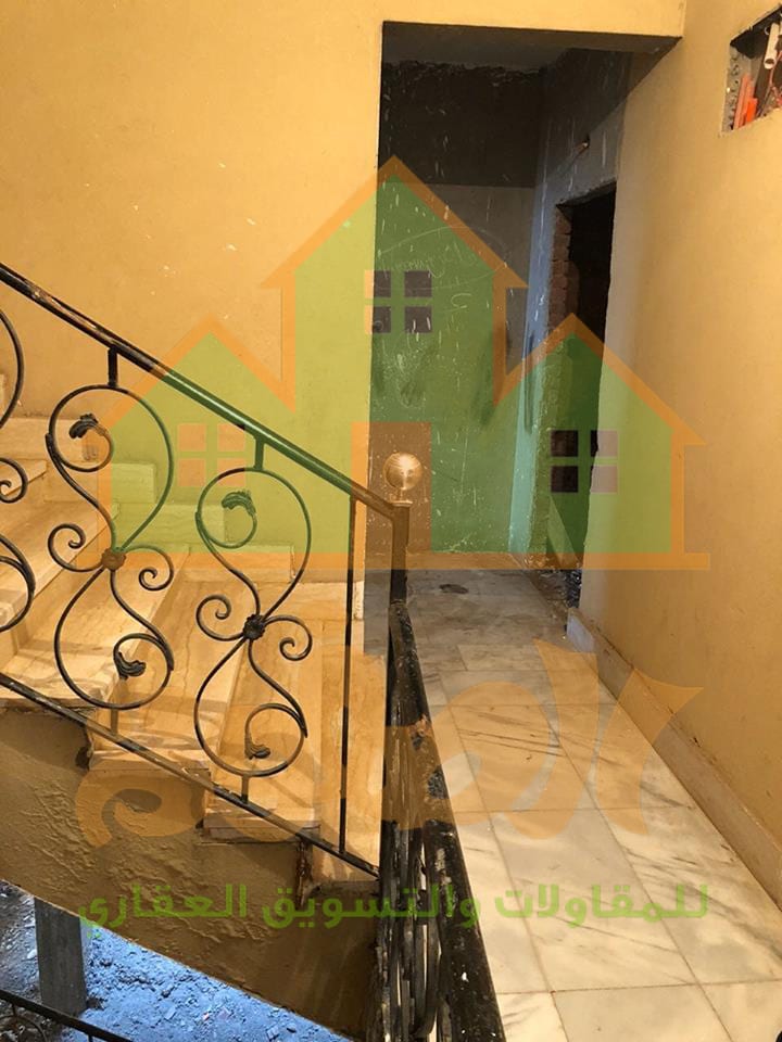 كود 3180
دوبلكس مساحه 380 م بحديقه مساحه 80 م
4 غرف ورسيبشن 7 قطع و2 مطبخ و 4 حمام ودريسنج رووم تراس يطل على حديقه خاصه
نص تشطيب عداد كهرباء ومياه
قريب من نادى العبور ومنطقه المولات والمناطق الت...