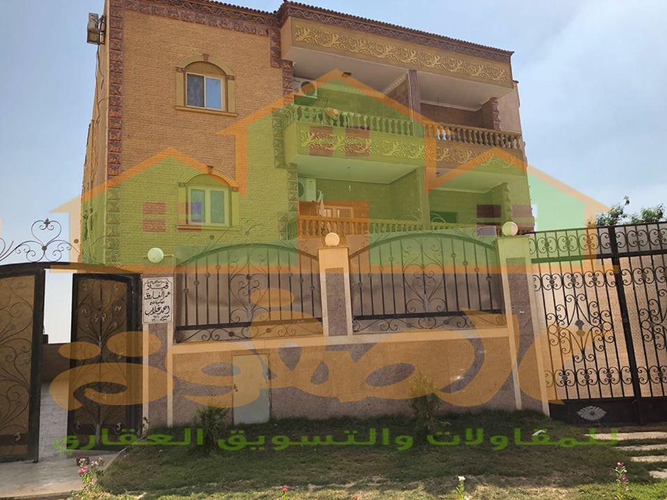 كود 3180
دوبلكس مساحه 380 م بحديقه مساحه 80 م
4 غرف ورسيبشن 7 قطع و2 مطبخ و 4 حمام ودريسنج رووم تراس يطل على حديقه خاصه
نص تشطيب عداد كهرباء ومياه
قريب من نادى العبور ومنطقه المولات والمناطق الت...