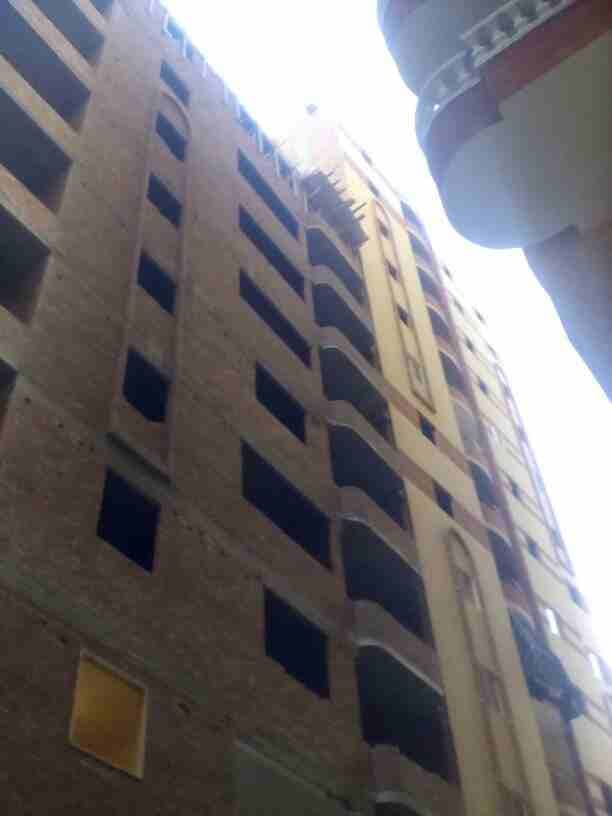 موجود في المريوطيه فيصل الجيزه برج في شارع النصر متفرع من المريوطيه فيصل و من شارع الشيشيني و من شارع الدكتور لاشين وقريب جدا من طلعه الدائري الشارع عرض 10 متر كله ابراج جديده البرج 2 اسانسير الدور عل...