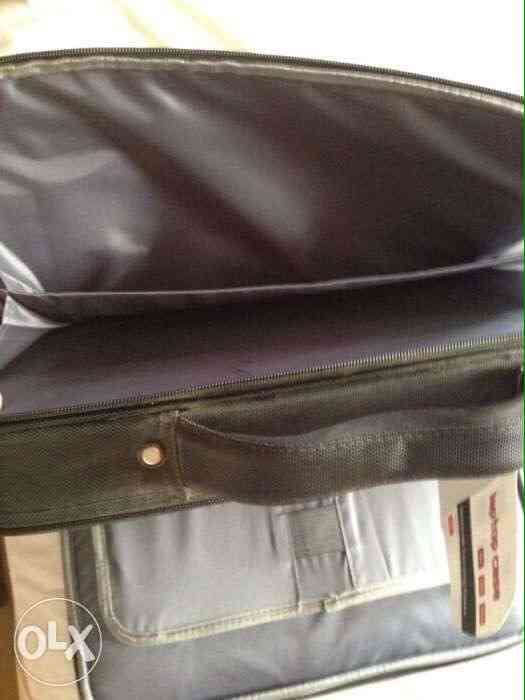 Giza – available for sale Other
لا تنسَ أنك شاهدت هذا الإعلان في عنكبوت
Laptop Case شنط...