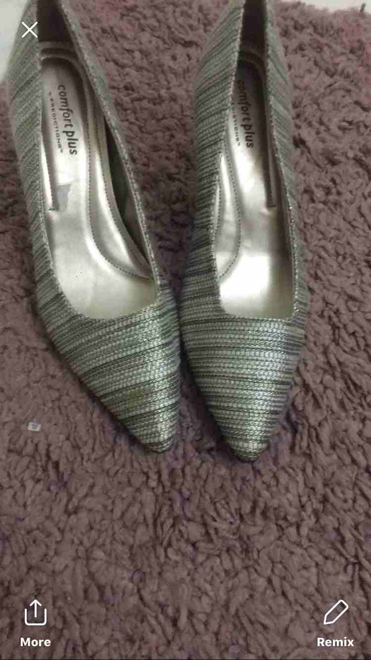 amazing shoes
لا تنسَ أنك شاهدت هذا الإعلان في عنكبوت
Silver one size 38 new
Beige size 39...