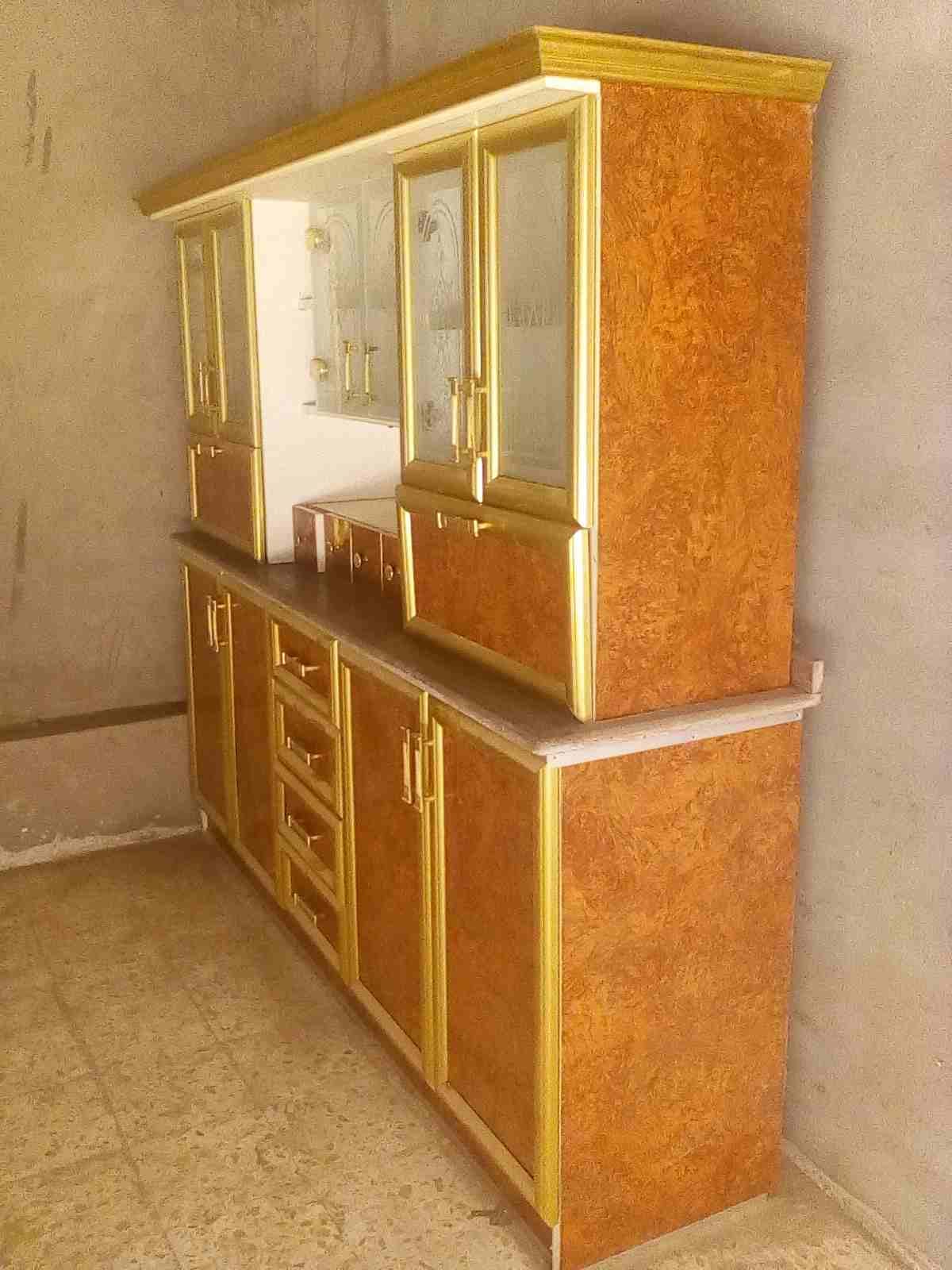 مطابخ حديثة (مصنعة من الكونتر ملامين والألوميتال والكلاريك)
لا تنسَ أنك شاهدت هذا الإعلان في عنكبوت...