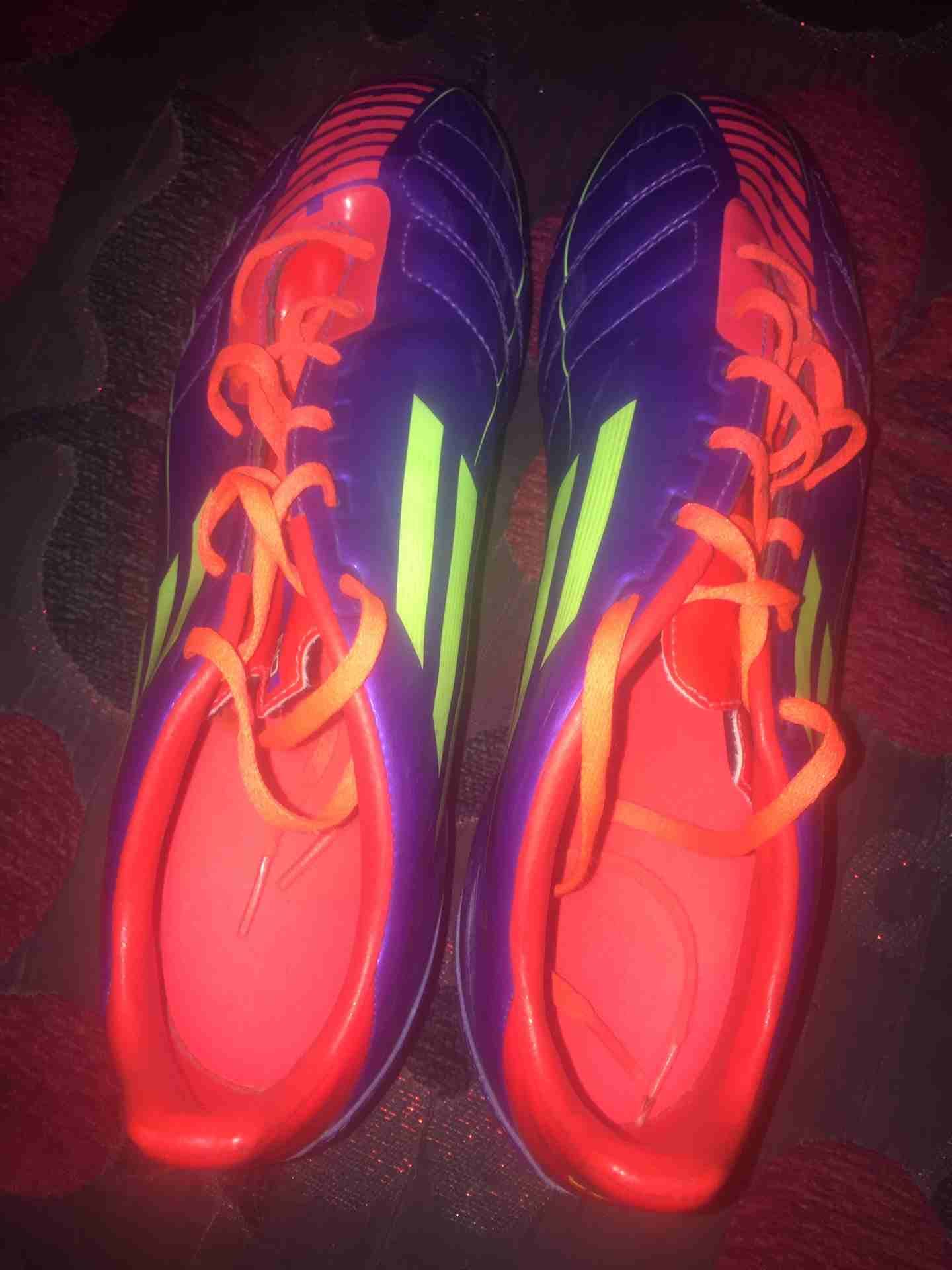 بيع stars adidas
لا تنسَ أنك شاهدت هذا الإعلان في عنكبوت
لم يُلبس غير مره واحده فقط وطلع ضيق يعن...