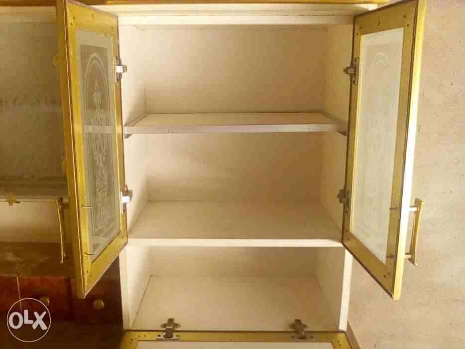 مطابخ حديثة (مصنعة من الكونتر ملامين والألوميتال والكلاريك)
لا تنسَ أنك شاهدت هذا الإعلان في عنكبوت...