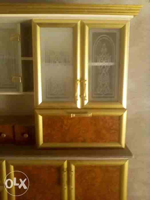 مطابخ حديثة (مصنعة من الكونتر ملامين والألوميتال والكلاريك)
لا تنسَ أنك شاهدت هذا الإعلان في عنكبوت...