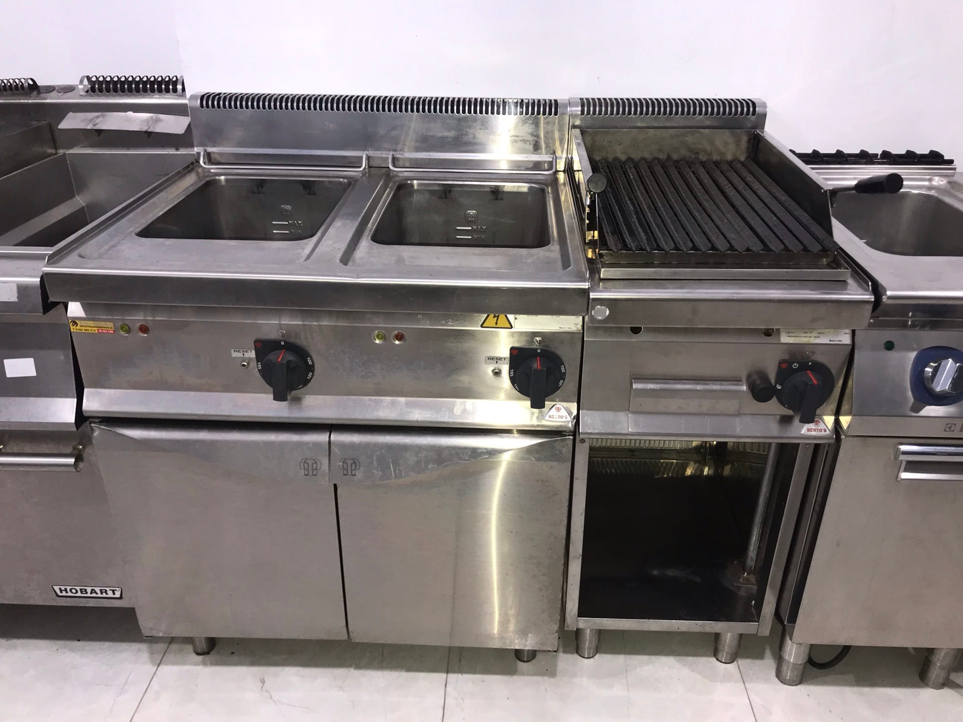 معدات مطعم الماركة الأمريكية العالميهHOBART
لا تنسَ أنك شاهدت هذا الإعلان في عنكبوت
وارد امري...