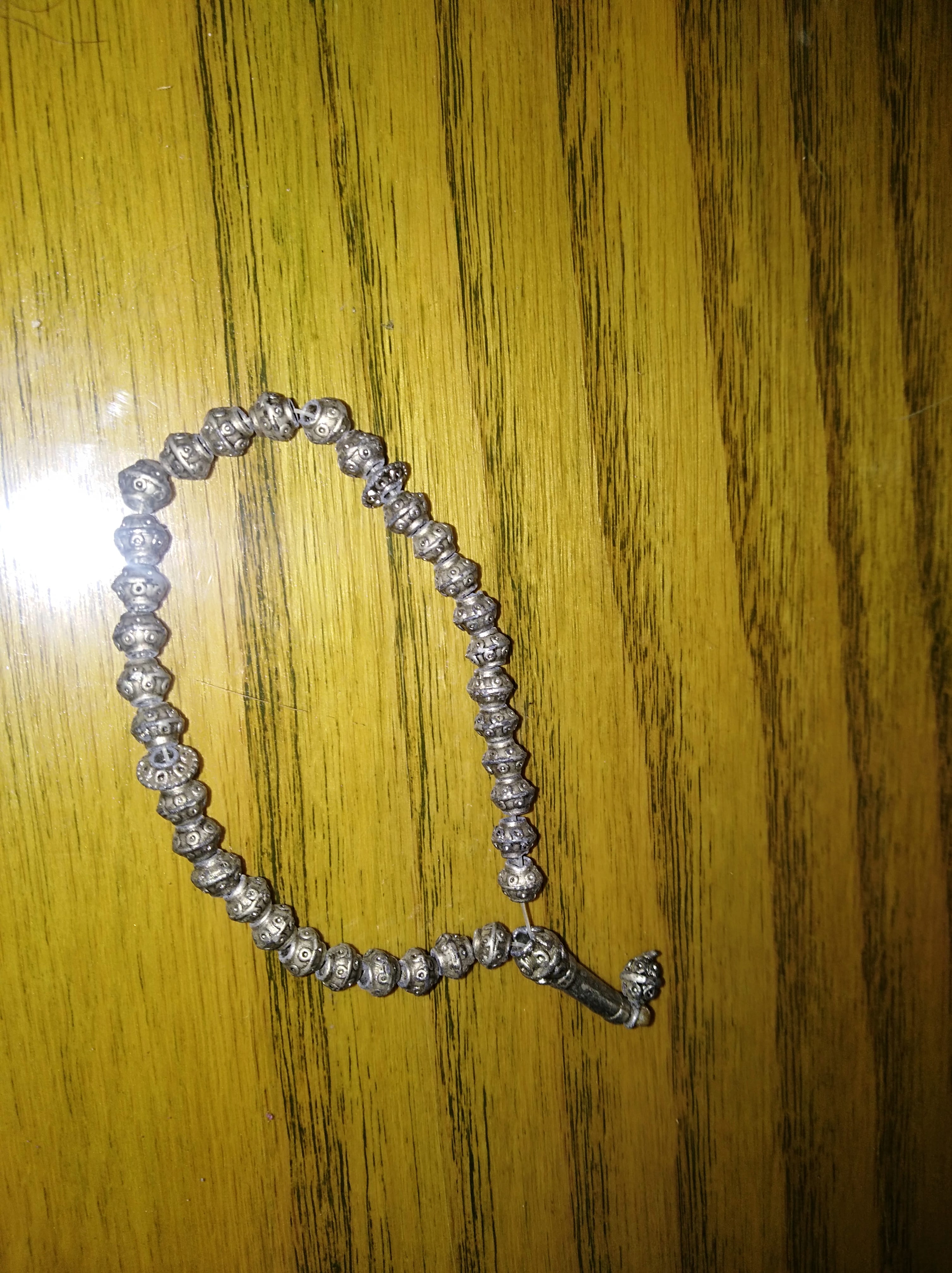 نقود قديمه وسبح
لا تنسَ أنك شاهدت هذا الإعلان في عنكبوت
جنيه في سنه النكسة وسبحه فضه لأعلى سع...