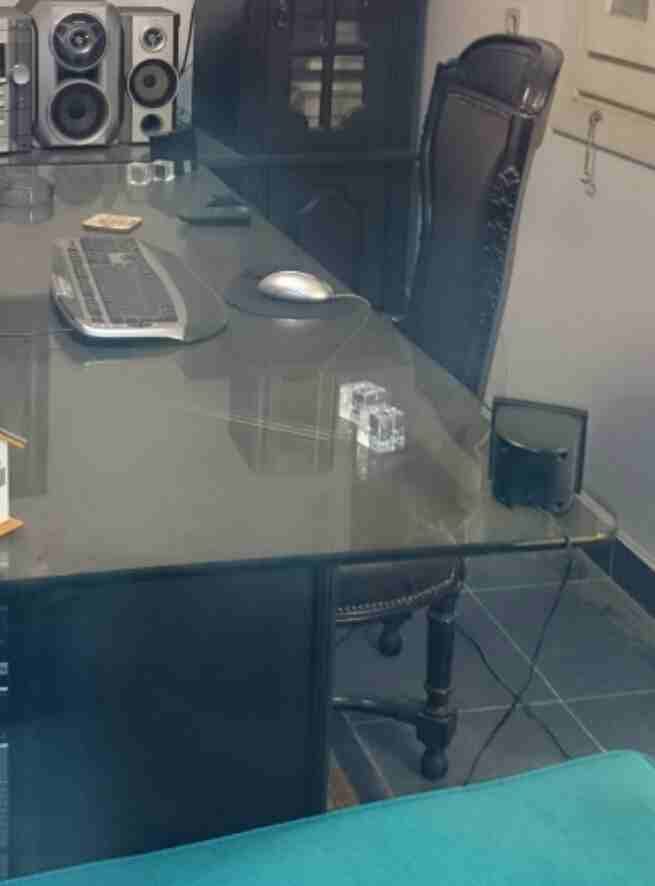مكتب وكرسي فخم جدا للبيع
لا تنسَ أنك شاهدت هذا الإعلان في عنكبوت
كرسي جلد و مكتب عباره عن 2 عامود...
