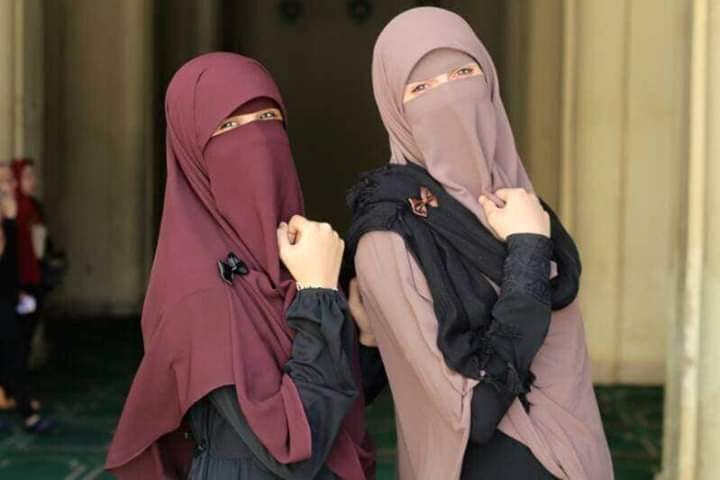 العتبه ويوجود توصيل مترو
لا تنسَ أنك شاهدت هذا الإعلان في عنكبوت
الطقم الماليزي
3قطع
وفي قط...