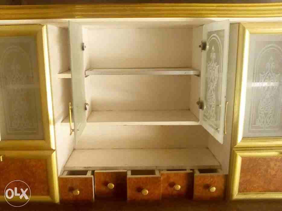 مطابخ حديثة (مصنعة من الكونتر ملامين والألوميتال والكلاريك)
لا تنسَ أنك شاهدت هذا الإعلان في عنكبوت...
