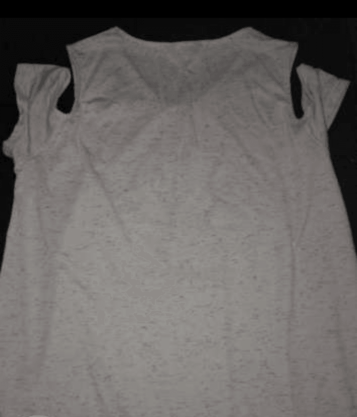Blouse
لا تنسَ أنك شاهدت هذا الإعلان في عنكبوت
بلـوزه لونها سيمـون ، مقاس large...