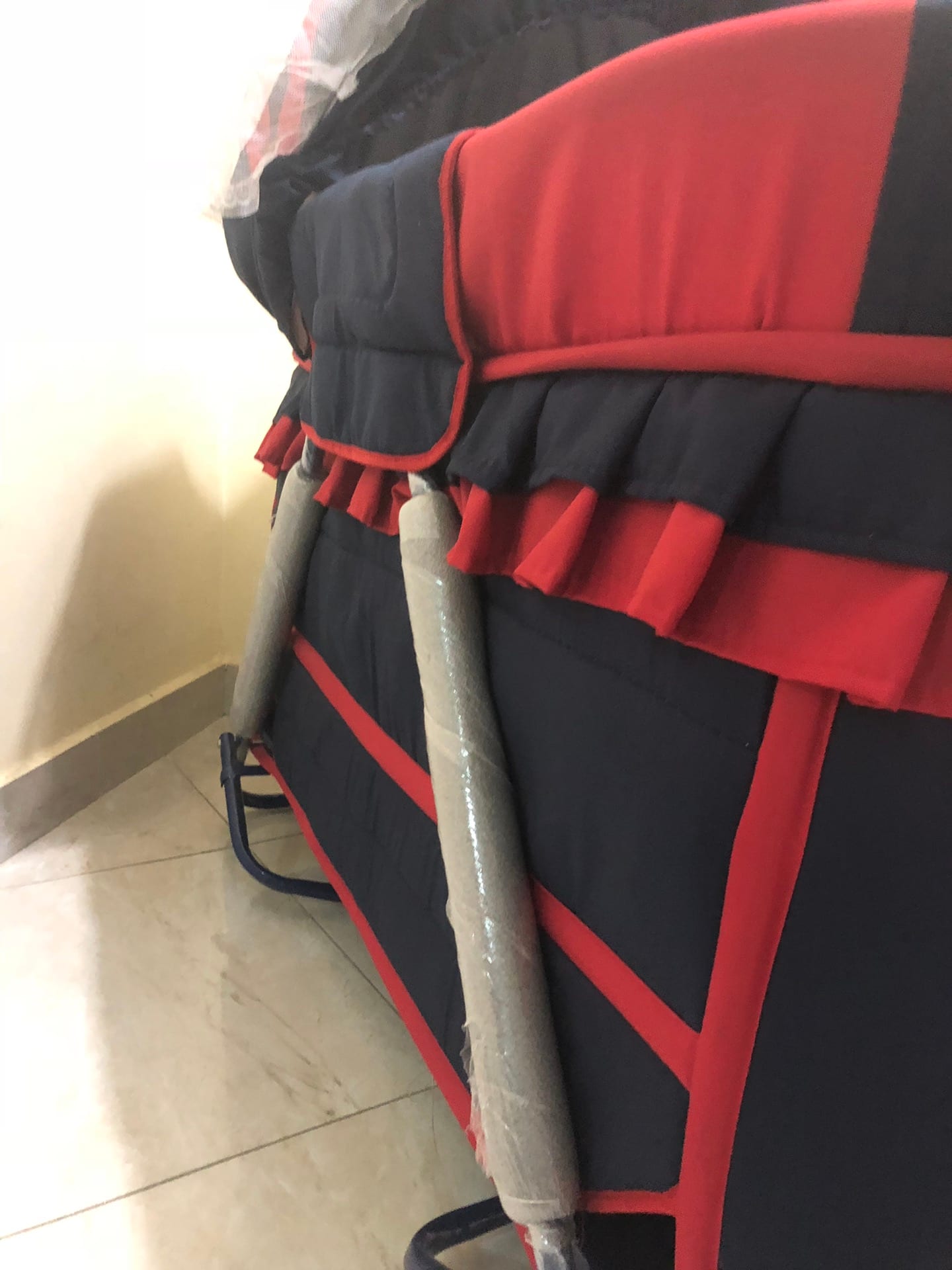 سرير اطفال كحلي واحمر
لا تنسَ أنك شاهدت هذا الإعلان في عنكبوت
سرير اطفال تقريباً جديد.
استخد...