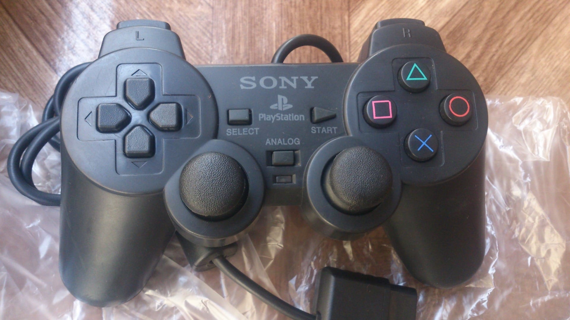 دراعات بلى ستيشن PlayStation 2 جديده
لا تنسَ أنك شاهدت هذا الإعلان في عنكبوت
دراعات بلى ستيشن...