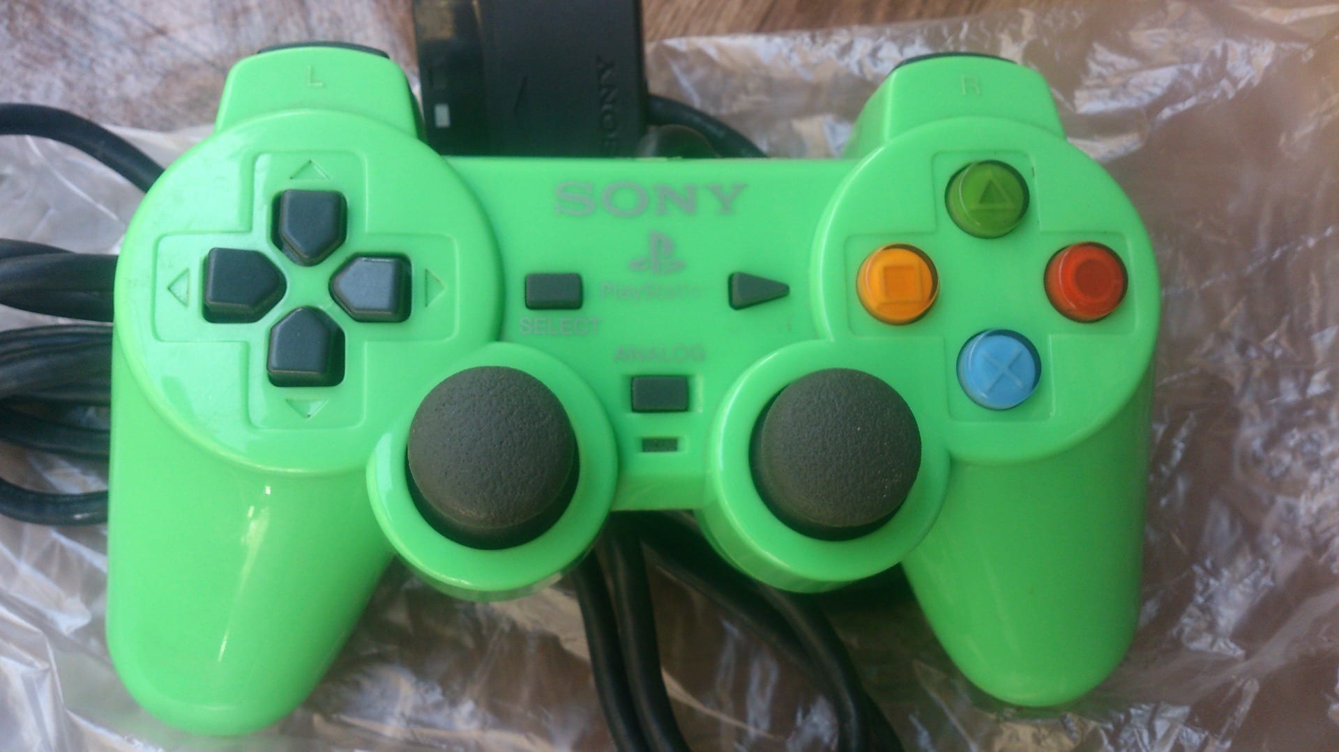 دراعات بلى ستيشن PlayStation 2 جديده
لا تنسَ أنك شاهدت هذا الإعلان في عنكبوت
دراعات بلى ستيشن...