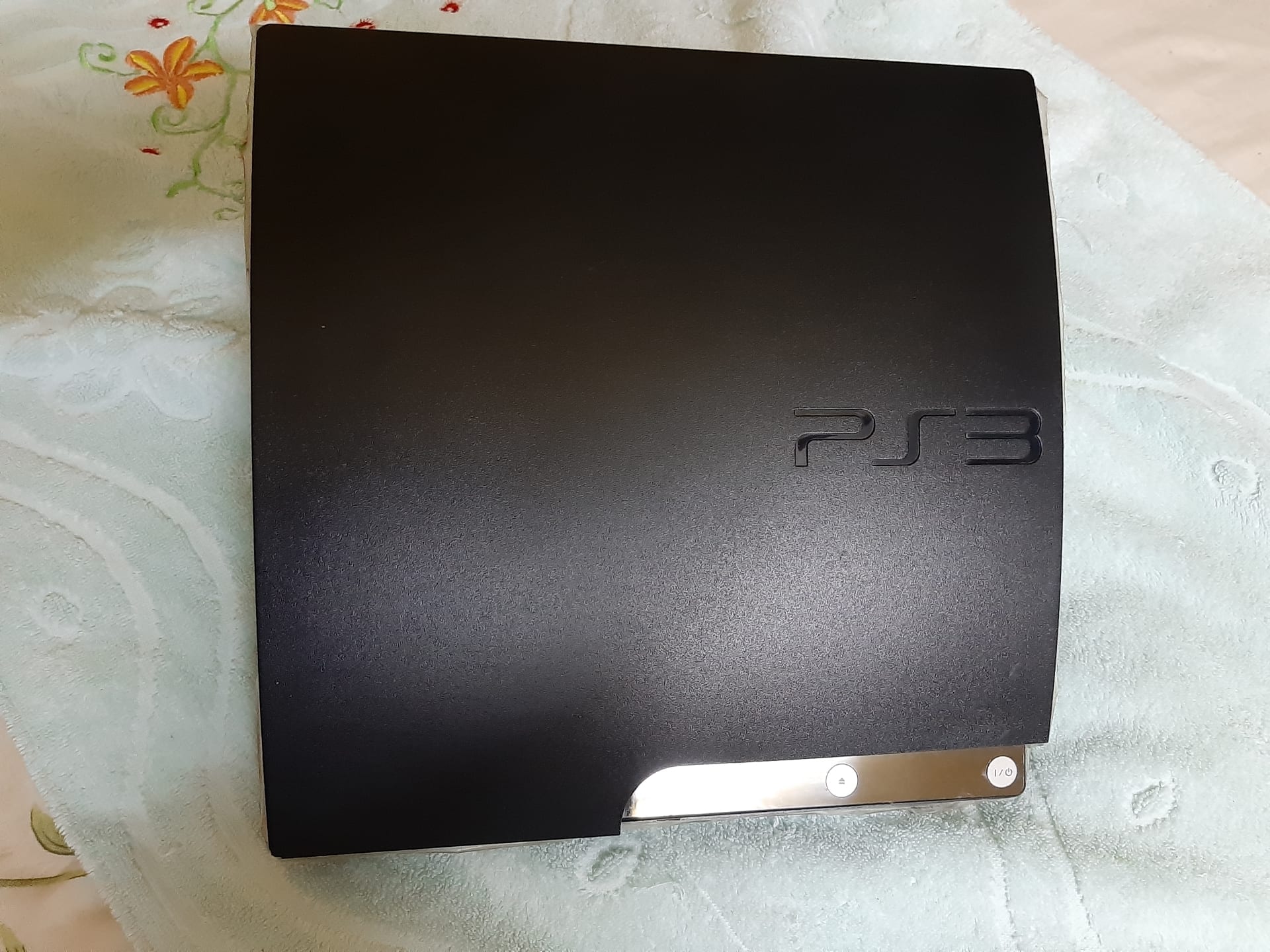 playstation 3 - 320 gb بحالة الزيرو
لا تنسَ أنك شاهدت هذا الإعلان في عنكبوت
استعمال خفيف جدا...