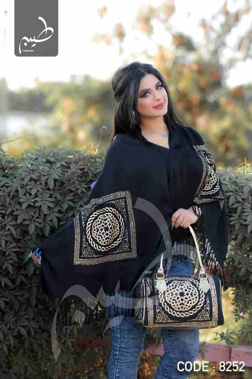 طقم شنطة وشال
لا تنسَ أنك شاهدت هذا الإعلان في عنكبوت
ورجعنالكم تااااااني
باجمل الاشكال الشنطه و...