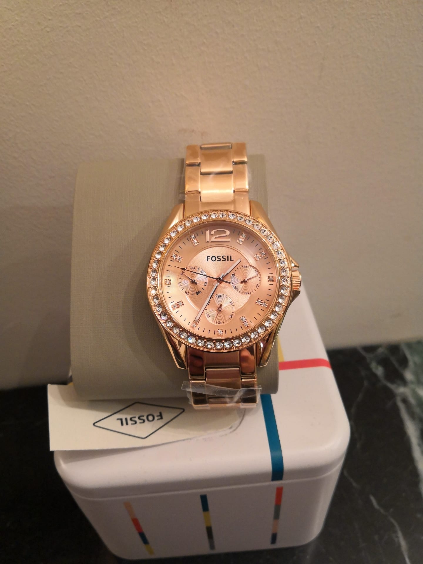 Original watches from USA & UK, fossil, guess and tommy hilfiger
لا تنسَ أنك شاهدت هذا الإعلان في عنكبوت...