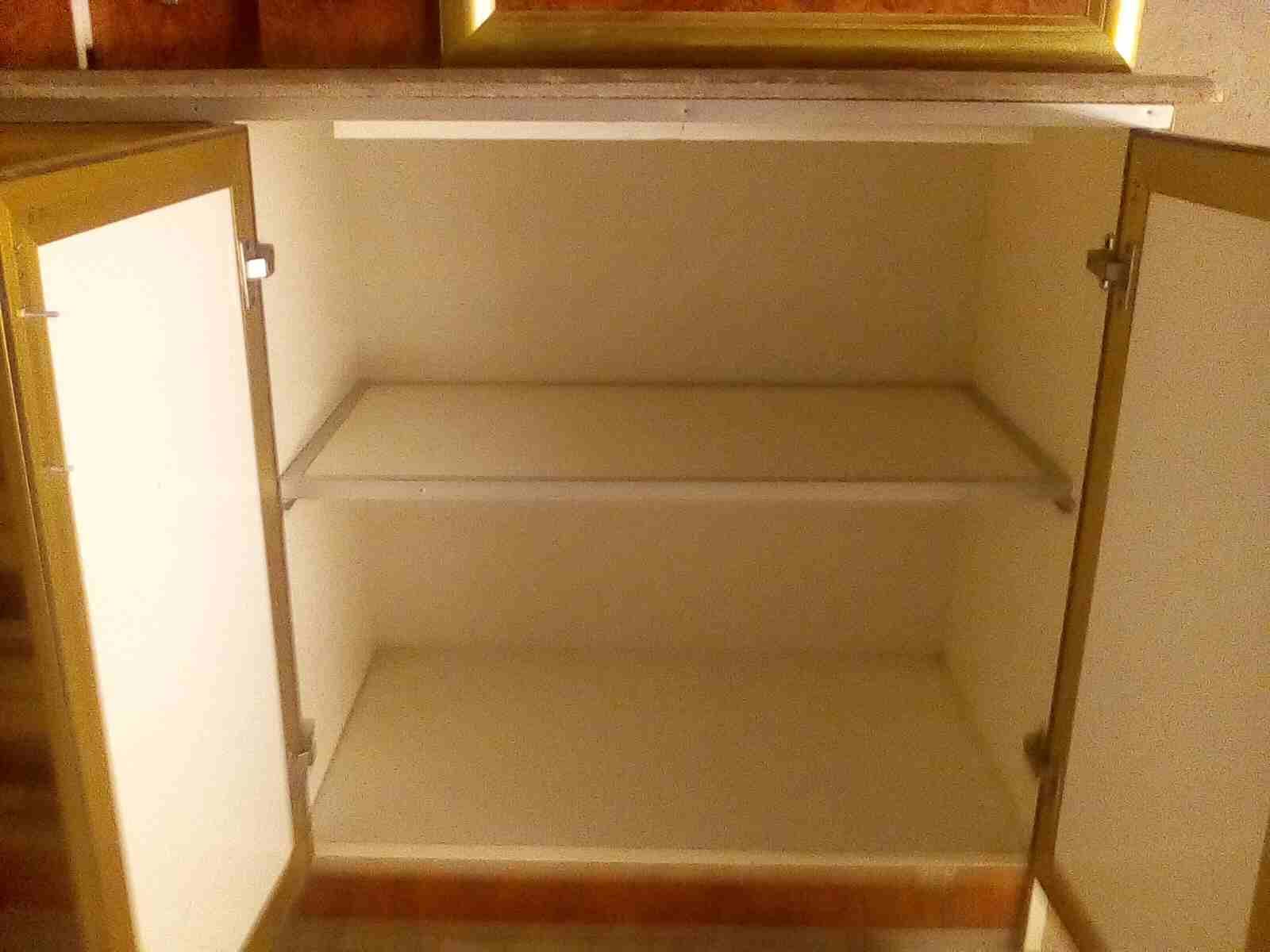 مطابخ حديثة (مصنعة من الكونتر ملامين والألوميتال والكلاريك)
لا تنسَ أنك شاهدت هذا الإعلان في عنكبوت...