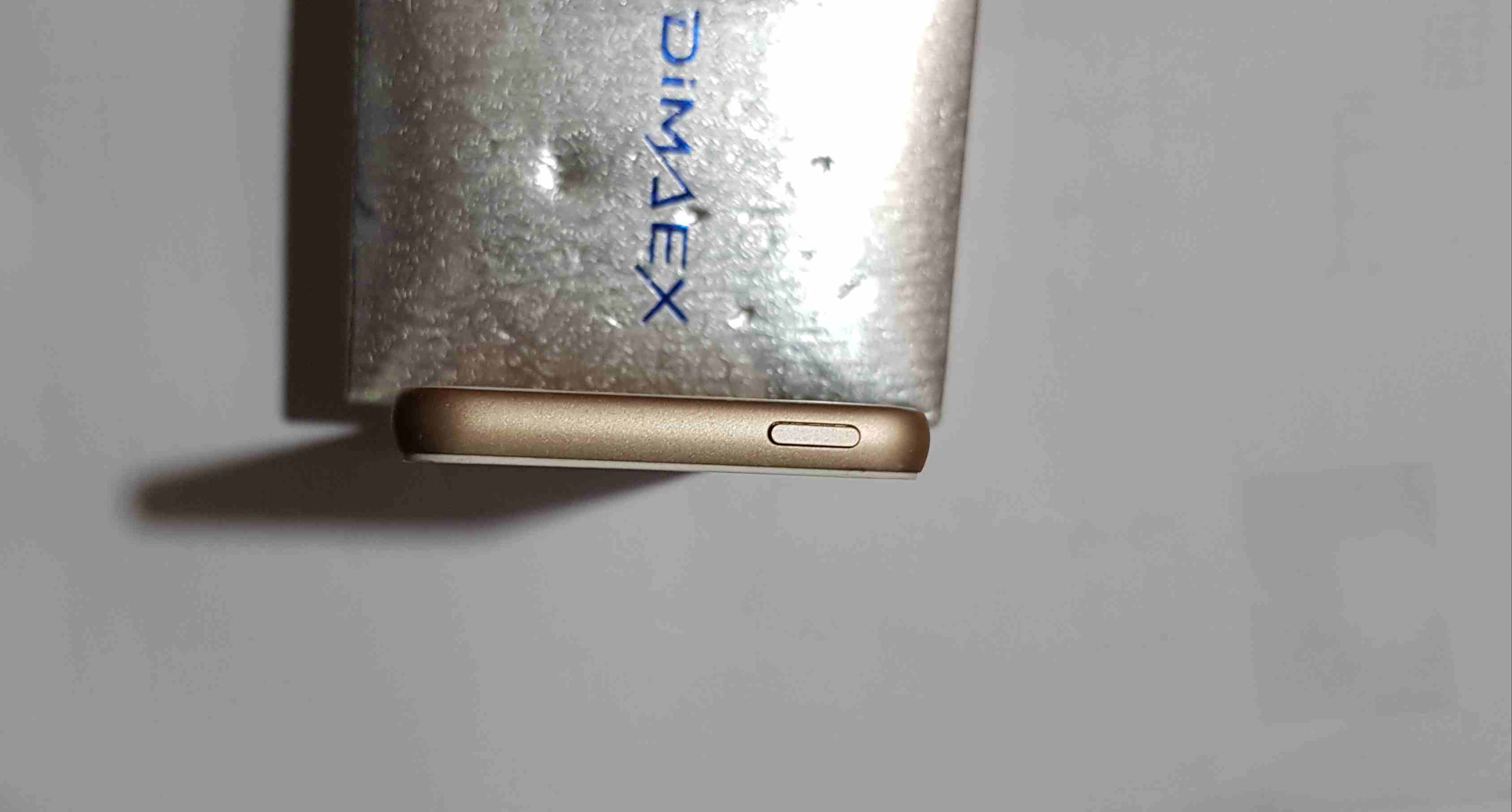 ايفون 5S
لا تنسَ أنك شاهدت هذا الإعلان في عنكبوت
الجهاز بحالته كما بالصور ليس به أي عيوب
ذاكرة 1...