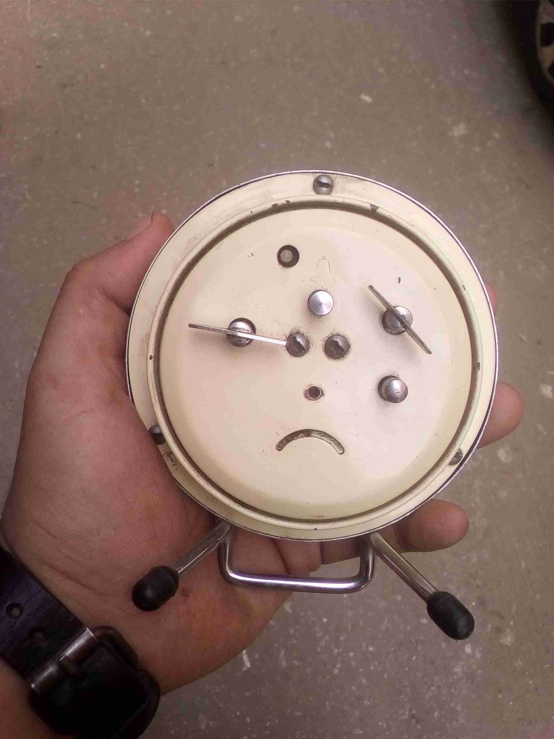 منبه قديم جدا بحاله ممتازه ملو مكنه نحاس الأصلي وارد إيطاليا
لا تنسَ أنك شاهدت هذا الإعلان في عنكبوت...