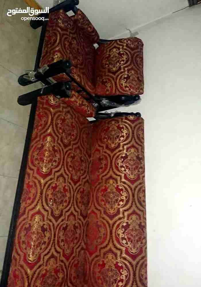 اوضة نوم كامله
لا تنسَ أنك شاهدت هذا الإعلان في عنكبوت
مكونه من دولاب كبير
و سرير
و 2 كوميدينو...