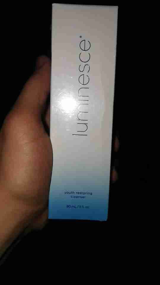 ومينس منظف البشرة لاستعادة شباب LUMINESCE YOUTH RESTORING CLEANSER
لا تنسَ أنك شاهدت هذا الإعلان في عنكبوت...