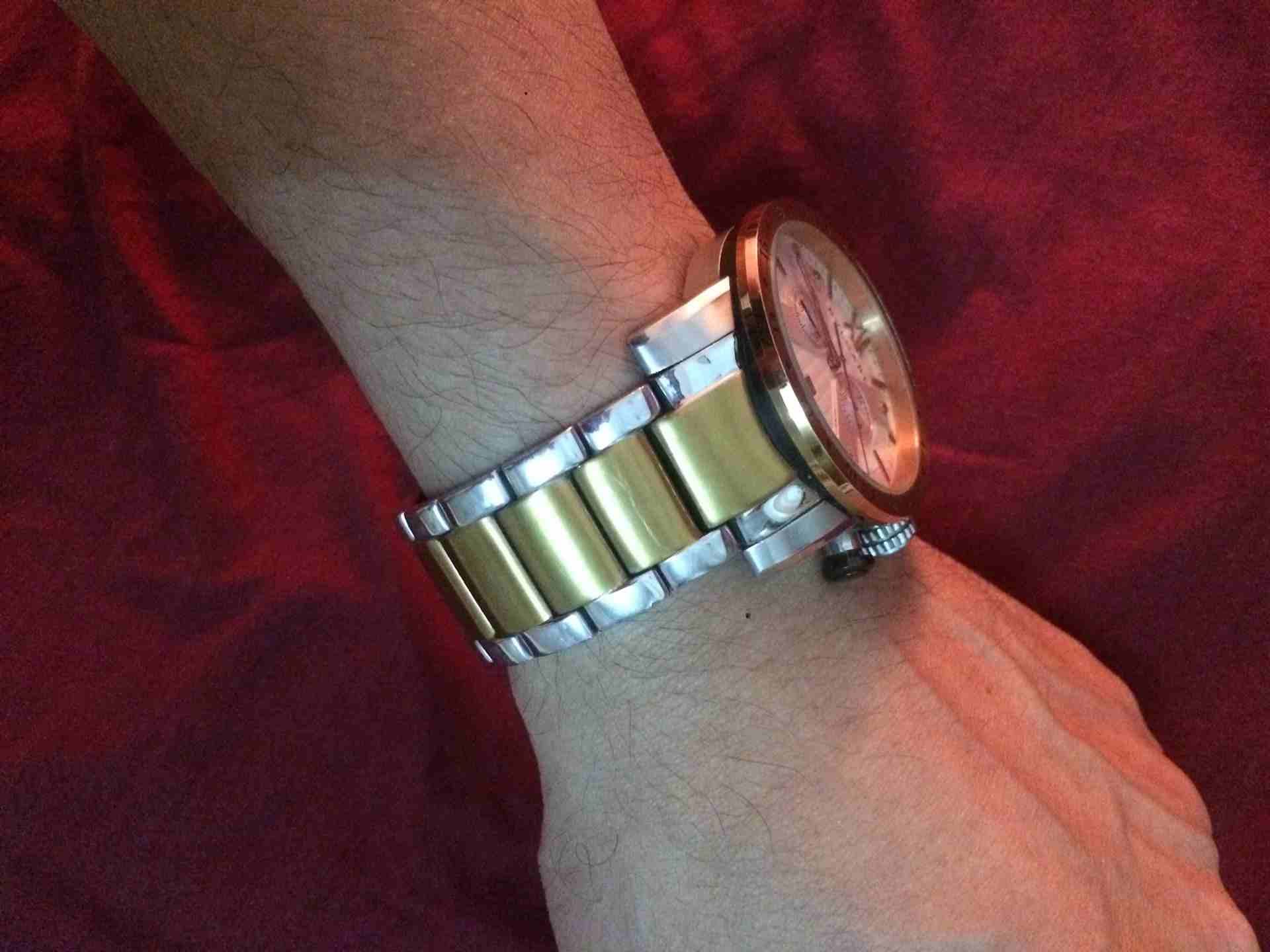 BVLGARI بحالة ممتازه الحجم الكبير
لا تنسَ أنك شاهدت هذا الإعلان في عنكبوت
بلغارى حجم كبير مستعمله...