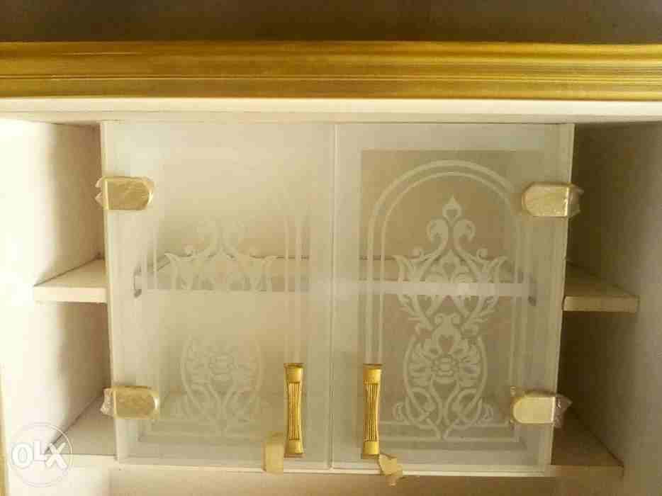 مطابخ حديثة (مصنعة من الكونتر ملامين والألوميتال والكلاريك)
لا تنسَ أنك شاهدت هذا الإعلان في عنكبوت...