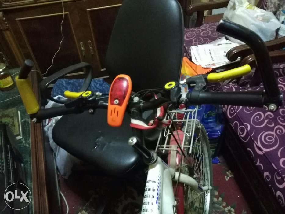 عجلة سرعات
لا تنسَ أنك شاهدت هذا الإعلان في عنكبوت
عجلة سرعات حالة جيدة
متغيرلها كاوتش قدام...