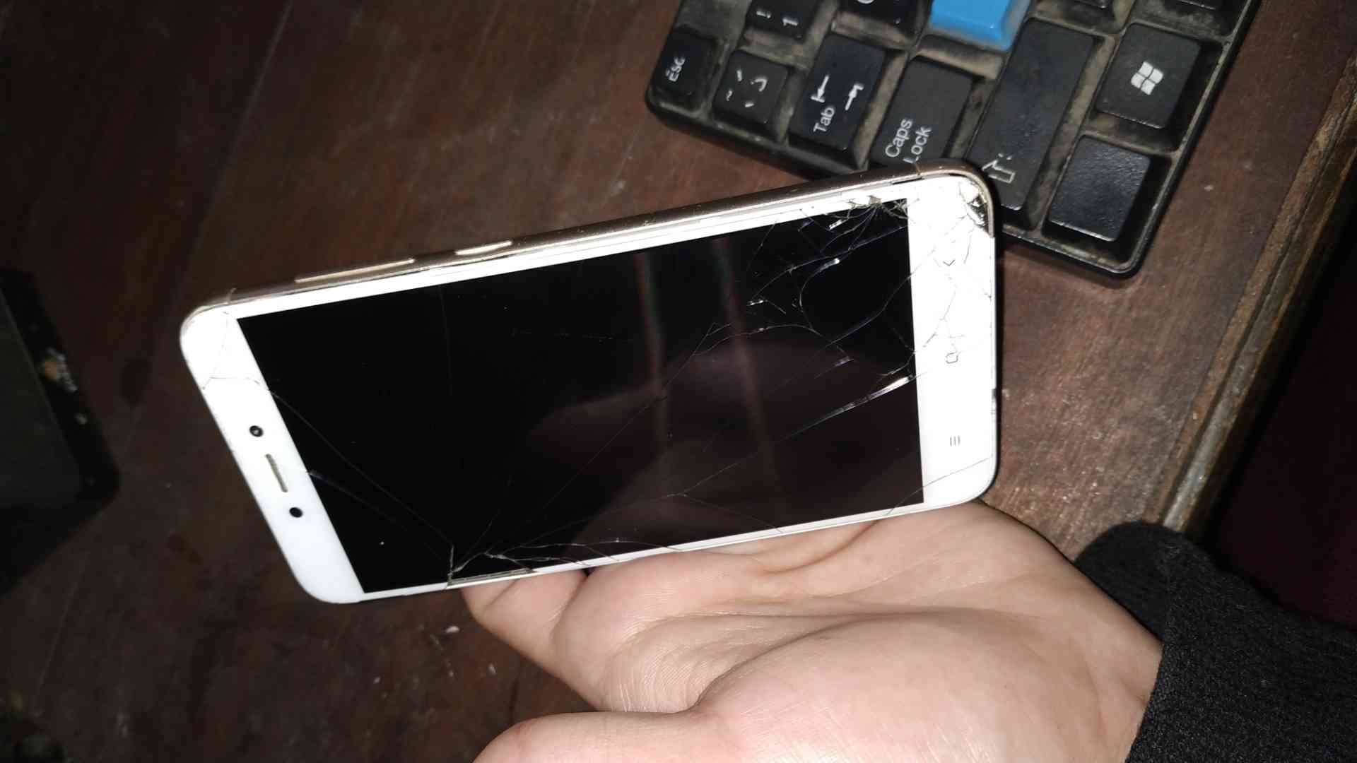 xiaomi 4x
لا تنسَ أنك شاهدت هذا الإعلان في عنكبوت
الجهاز معاة العلبة .. العيوب الشاشة مشروخة...