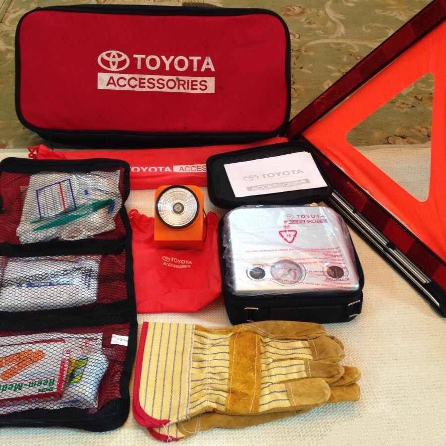 شنطة الطوارئ الاصليه من تويوتا- منفاخ تويوتا2بستم وكشاف ومثلث واسعافات
لا تنسَ أنك شاهدت هذا الإعلان في عنكبوت...