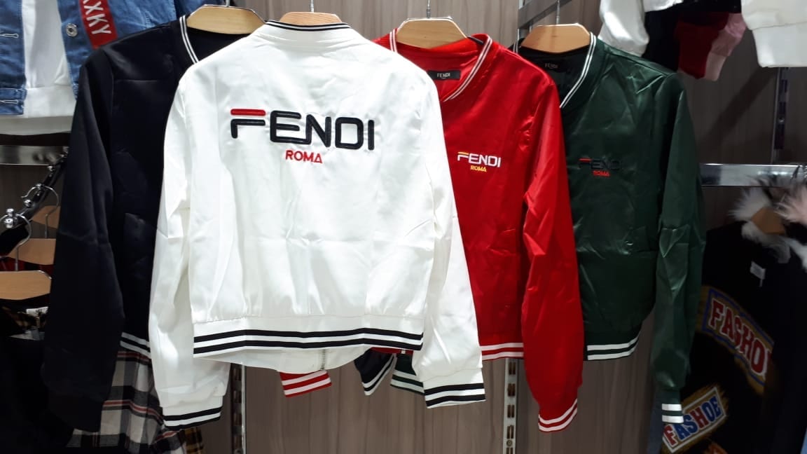 مدينه نصر القاهره
لا تنسَ أنك شاهدت هذا الإعلان في عنكبوت
Jacket fendi بألوانه...