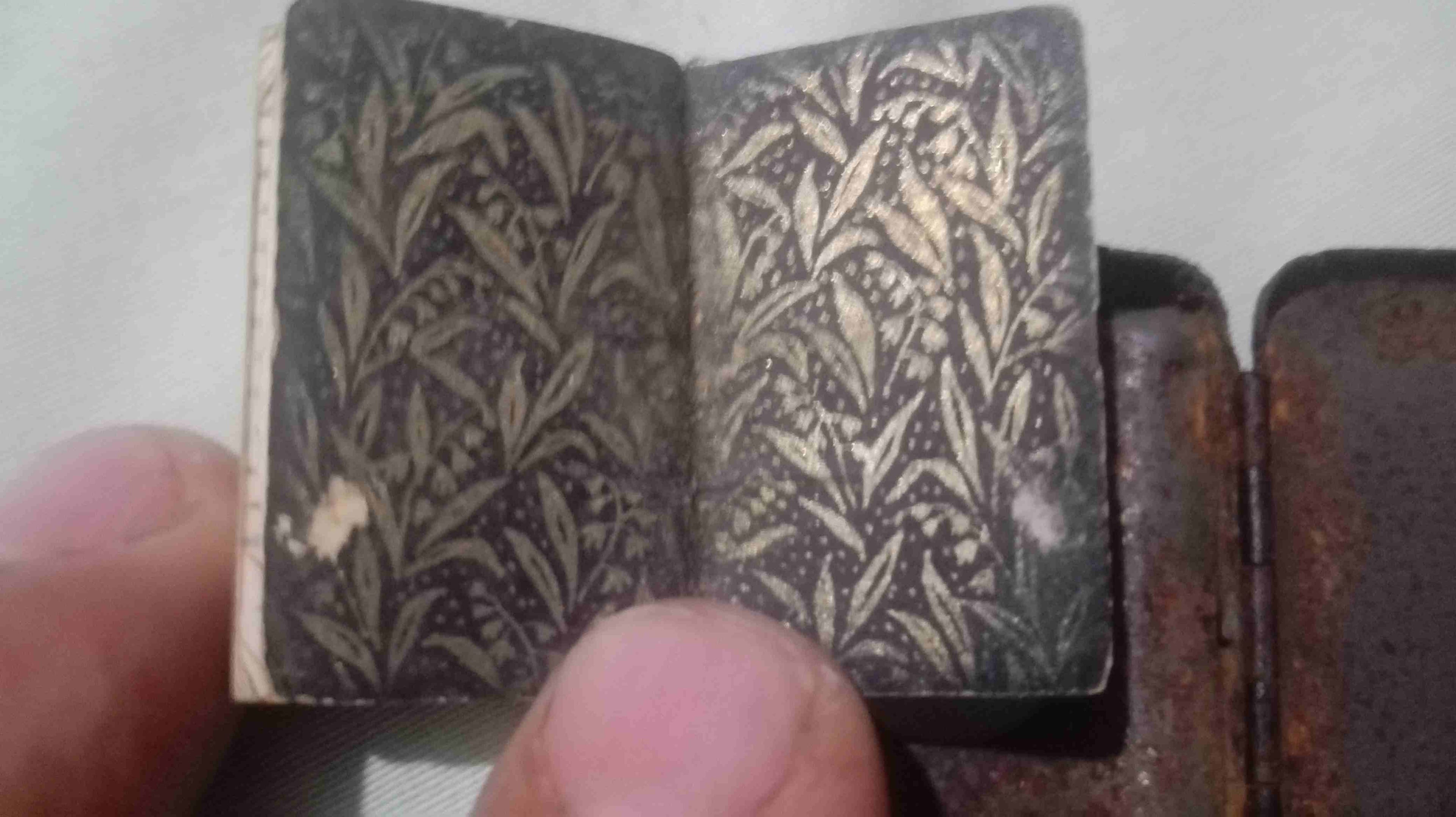 مصحف عثماني 3سم2سم1سم للبيع
لا تنسَ أنك شاهدت هذا الإعلان في عنكبوت
كتبه العيد الفقير الى رحمة رب...