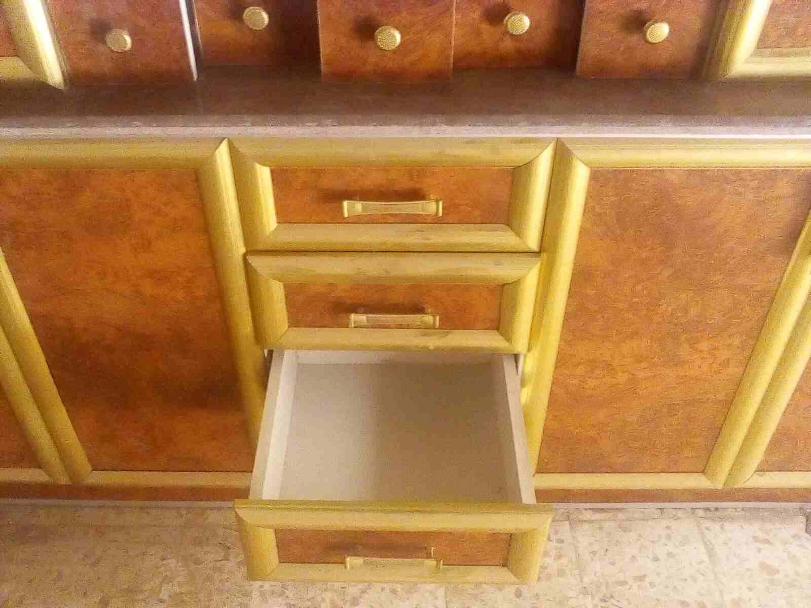 مطابخ حديثة (مصنعة من الكونتر ملامين والألوميتال والكلاريك)
لا تنسَ أنك شاهدت هذا الإعلان في عنكبوت...