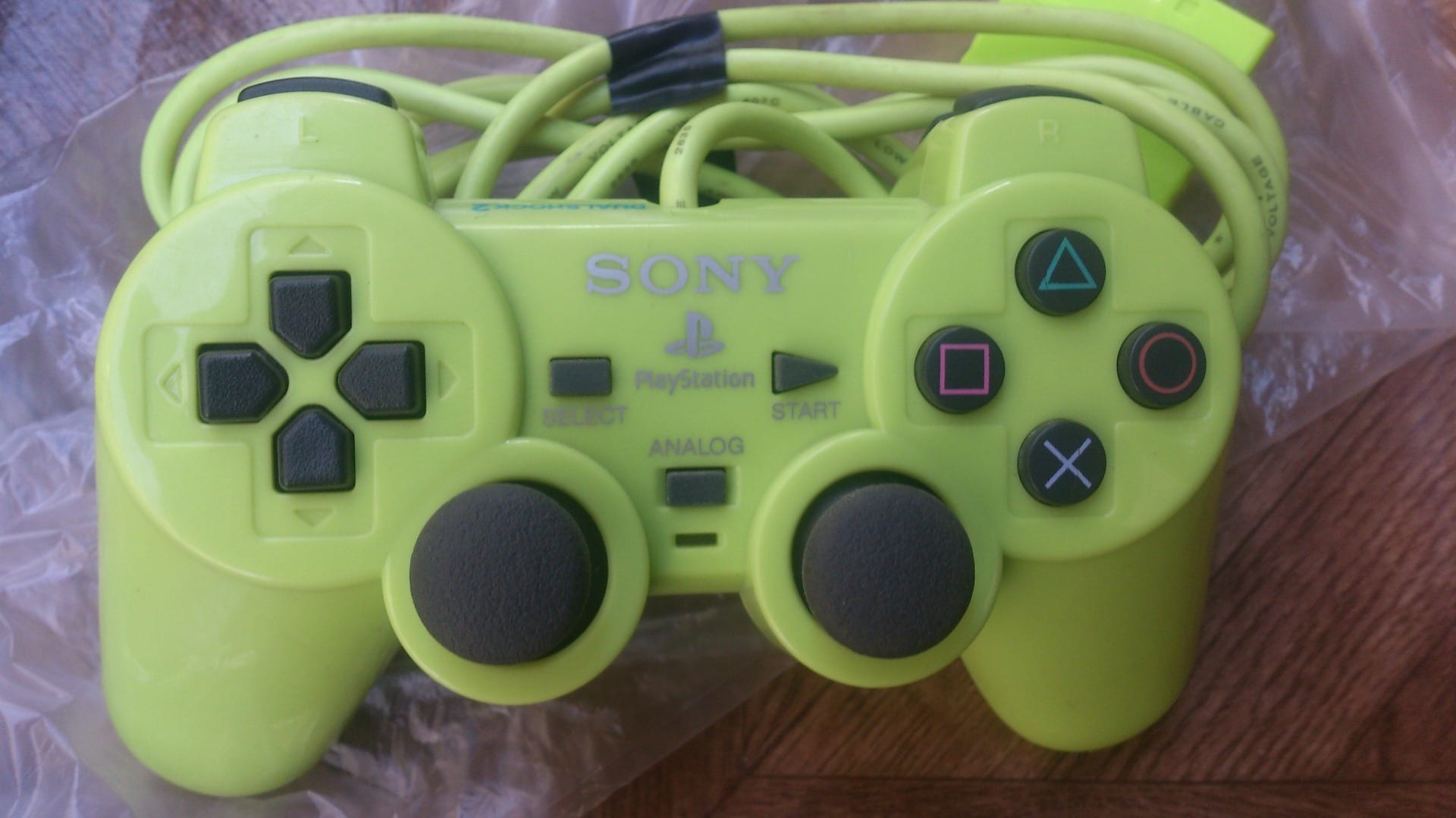 دراعات بلى ستيشن PlayStation 2 جديده
لا تنسَ أنك شاهدت هذا الإعلان في عنكبوت
دراعات بلى ستيشن...