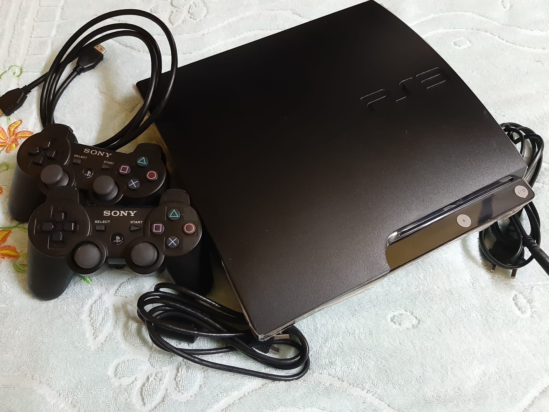 playstation 3 - 320 gb بحالة الزيرو
لا تنسَ أنك شاهدت هذا الإعلان في عنكبوت
استعمال خفيف جدا...