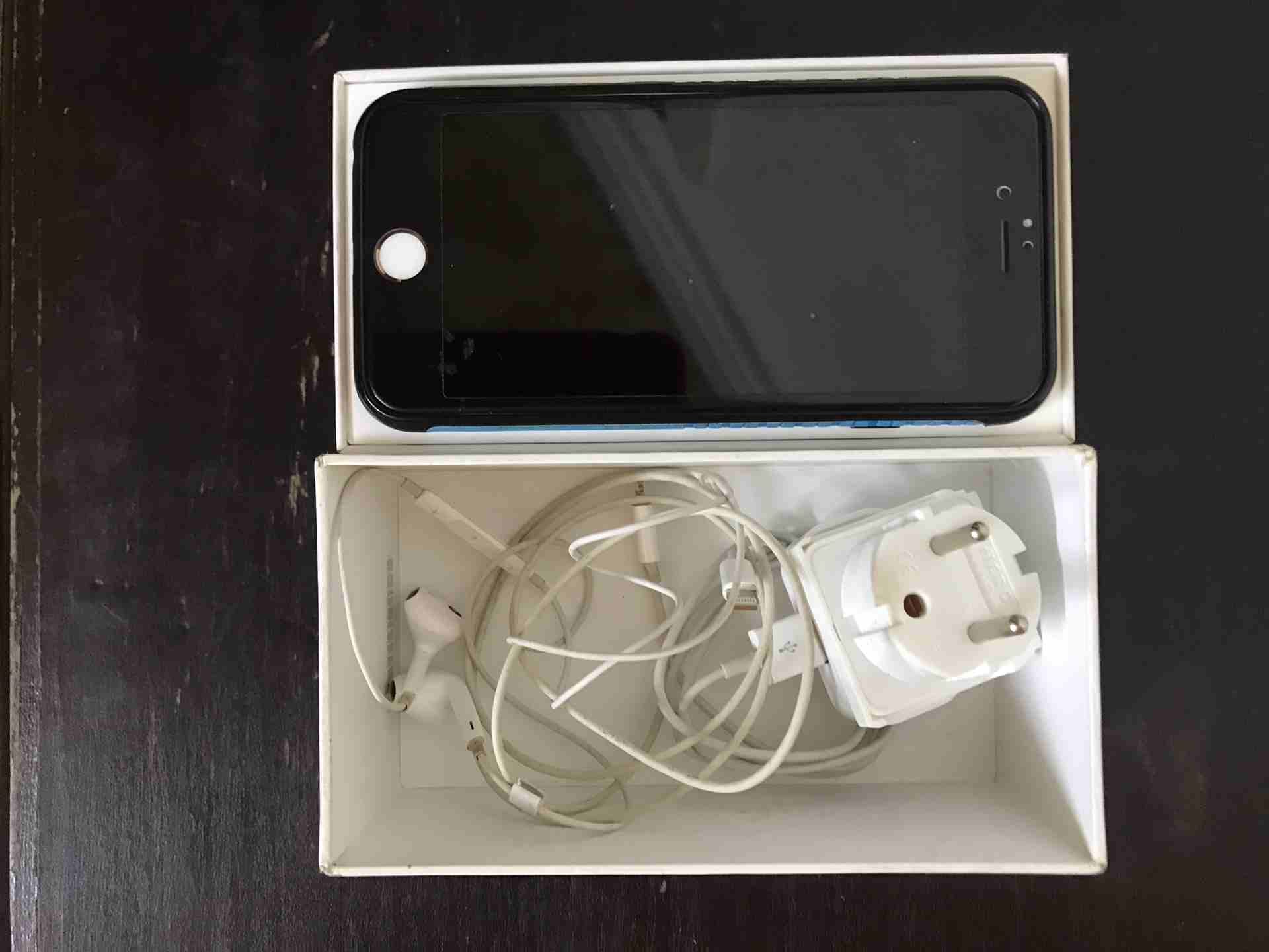iphone 6s 64g rose gold بجميع مشتملاته
لا تنسَ أنك شاهدت هذا الإعلان في عنكبوت
الجهاز حالته جيده...