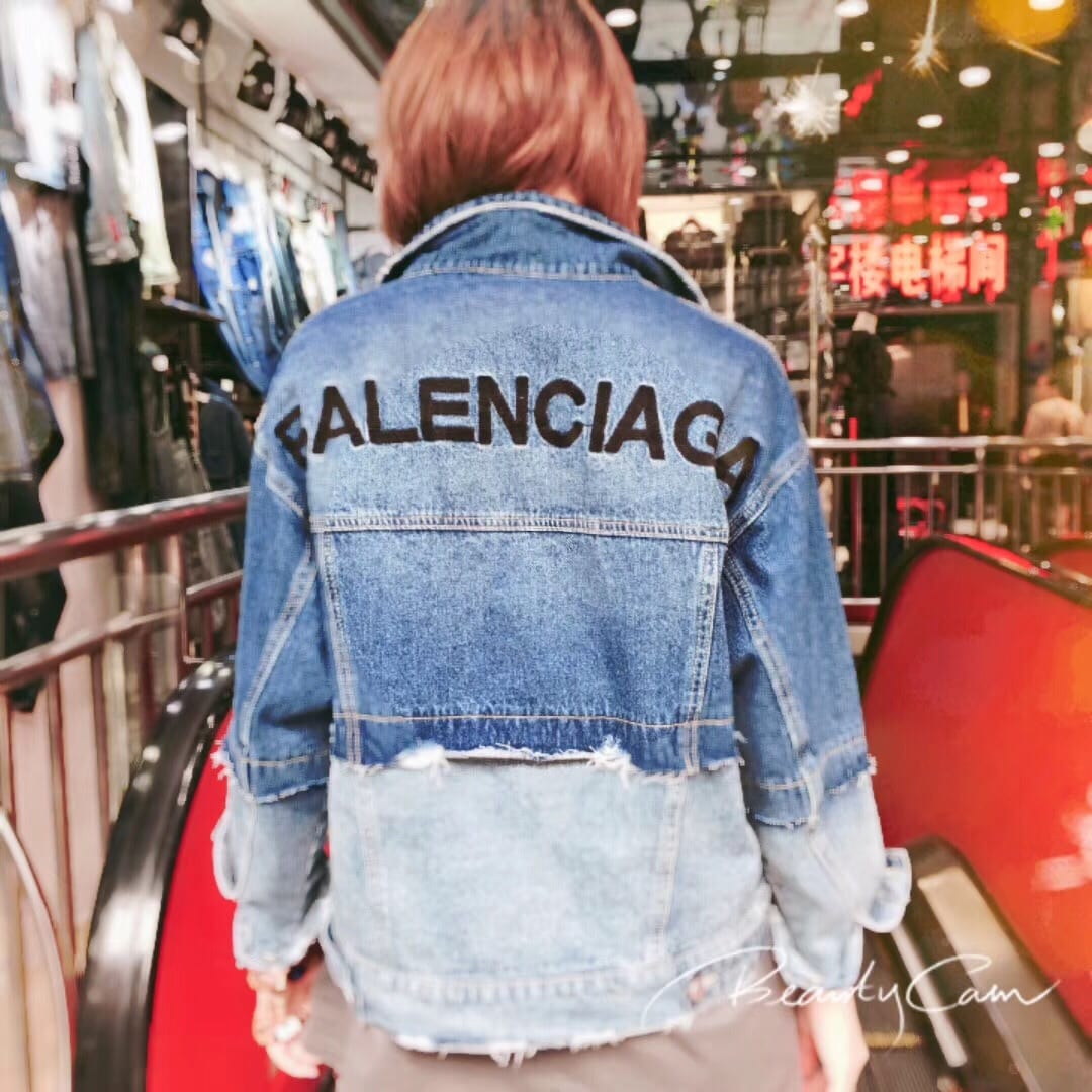 Cairo madint nasr
لا تنسَ أنك شاهدت هذا الإعلان في عنكبوت
Jacket jeans Balenciaga...
